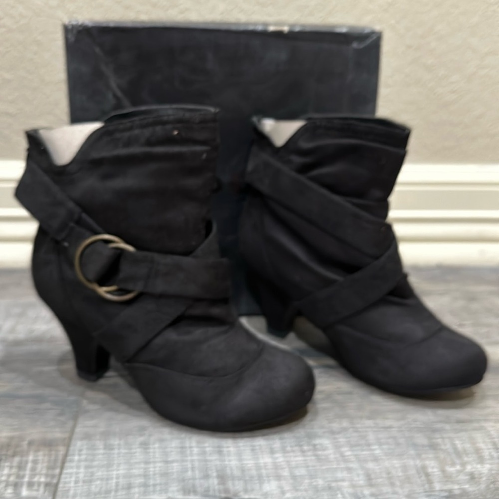 NWT black suede bootie. Super cute. Size 5